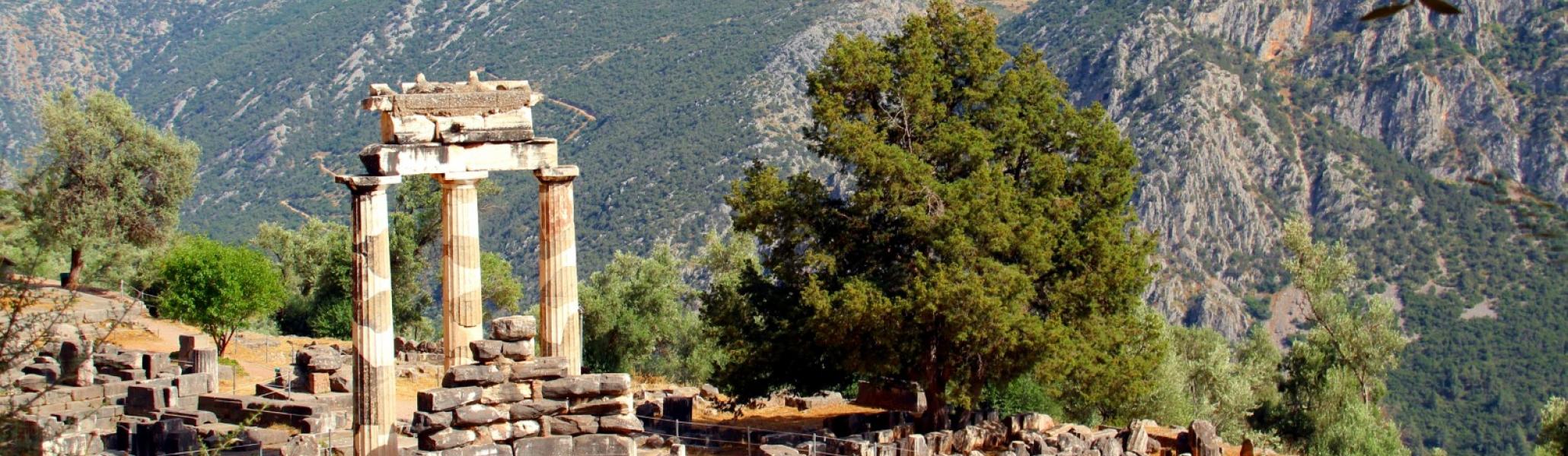 Ancient Delphi Full Day Tour, Archaeological Museum and Arachova